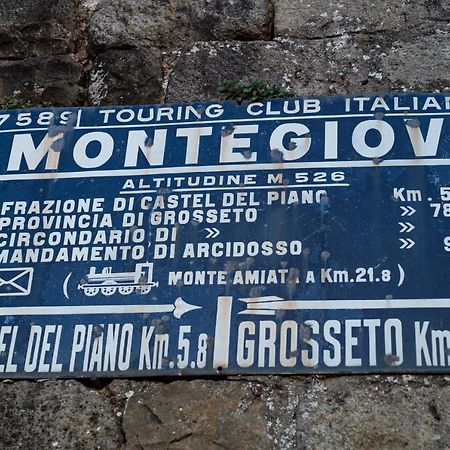 Casa Angolo Cantina Nel Castello Montegiovi Kültér fotó