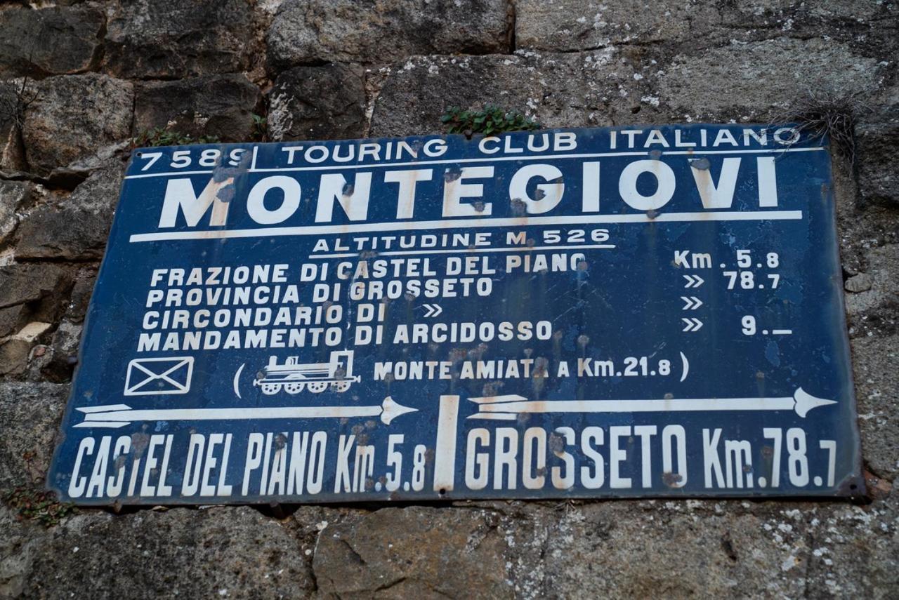 Casa Angolo Cantina Nel Castello Montegiovi Kültér fotó