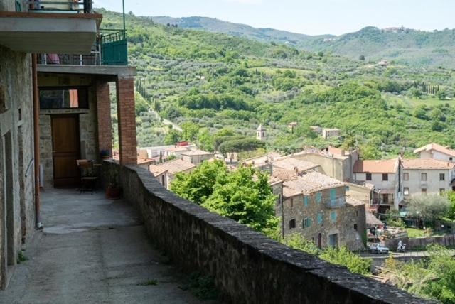 Casa Angolo Cantina Nel Castello Montegiovi Kültér fotó